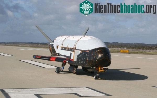 X-37B tại căn cứ không quân Vandenberg, California, hồi tháng 6/2009. (Ảnh: USAF)