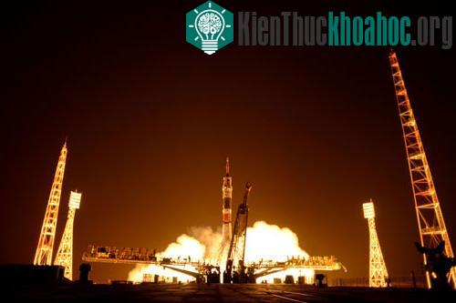 Tàu Soyuz TMA-13M rời bệ phóng tại Kazakhstan - (Ảnh: AFP)