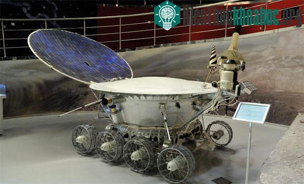 Cuối năm 1970, tàu Luna-17 đã lần đầu đưa xe tự hành 8 bánh Lunokhod 1 lên Mặt Trăng tiến hành thăm dò. (Ảnh:&nbsp;vvsphotography.wordpress.com)