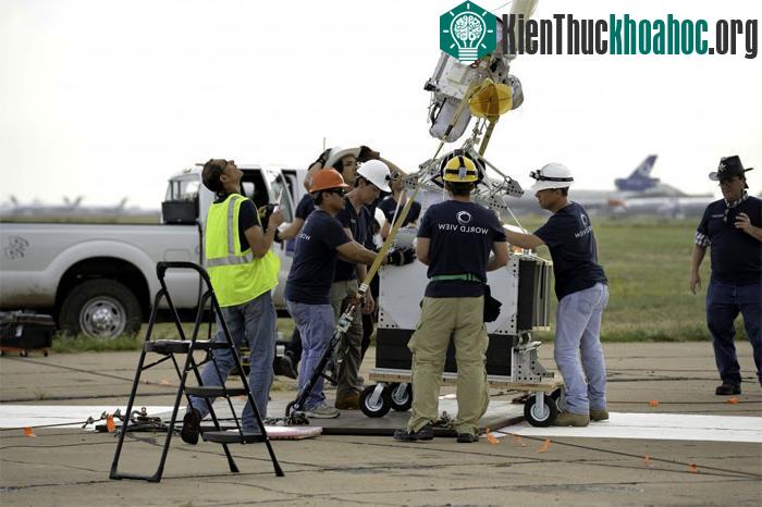 Trẻ em từ 10 tuổi trở lên mới được phép tham gia, và phải có sự giám sát của người lớn.​