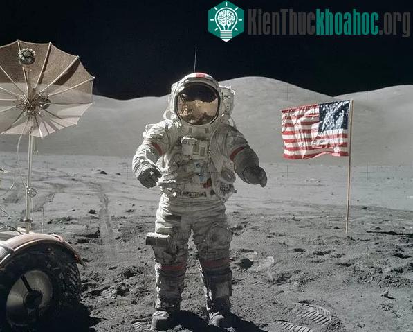 “Em út” đến cùng Apollo 17, tháng 12/1972.