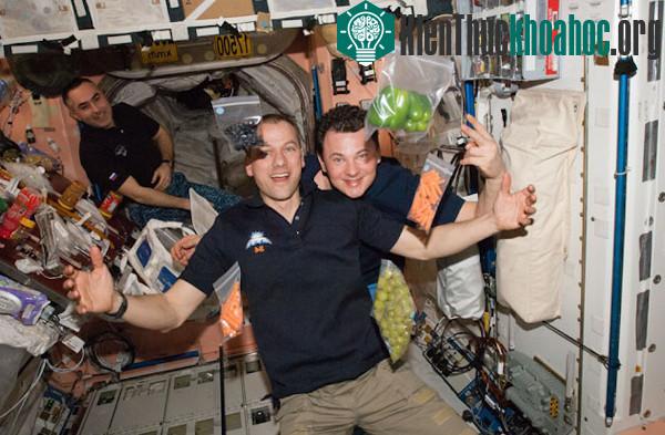 NASA giải quyết vấn đề thực phẩm trên không gian như thế nào?