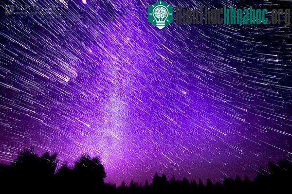 Những cơn bão tuyệt đẹp do mưa sao băng Leonids gây ra có hình dạng giống bờm sư tử
