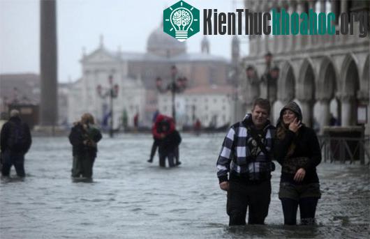 Venice đang ngày càng lún sâu hơn vào lòng đất - (Ảnh: Reuters)