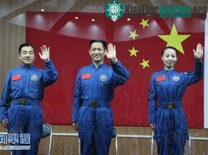 Phi hành đoàn bao gồm hai nhà du hành vũ trụ là Nhiếp Hải Thắng, Trương Hiểu Quang và một nữ phi hành gia là Vương Á Bình. (Nguồn: THX/TTXVN)