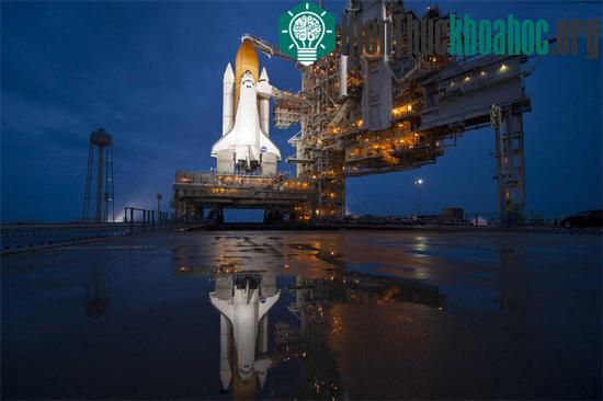 Tàu con thoi Atlantis trên bệ phóng 39A.
