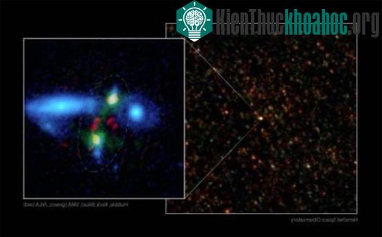 Thiên hà khổng lồ nằm giữa hai thiên hà đang va vào nhau - (Ảnh: NASA)