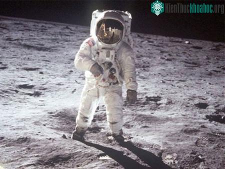 Bộ quần áo giúp các phi hành gia thoải mái khám phá mặt trăng.