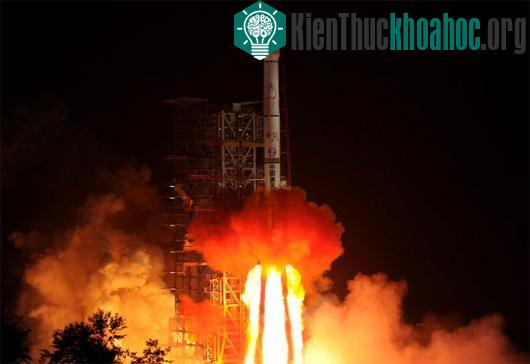 Mảnh vỡ tên lửa phóng tàu đổ bộ mặt trăng rơi trúng nhà dân