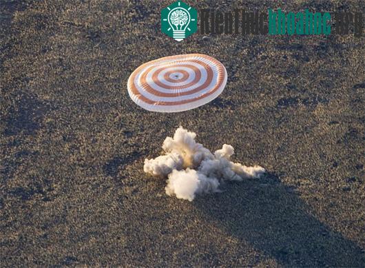 Tàu Soyuz TMA-09M trở về an toàn tại Kazakhstan - (Ảnh: AFP)