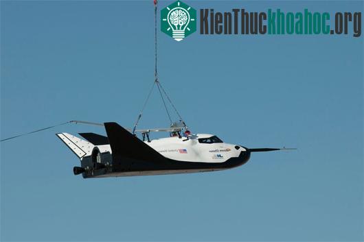 Tàu Dream Chaser trong một cuộc thử nghiệm. (Ảnh: NASA)