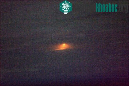 Cảnh tượng tàu Soyuz bay lên từ sân bay vũ trụ Baikonur hôm 28/3. (Ảnh: Space)