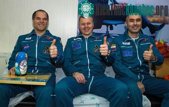 Ba nhà du hành Evgeny Tarelkin, Oleg Novitskiy và Kevin Ford (từ trái sang).