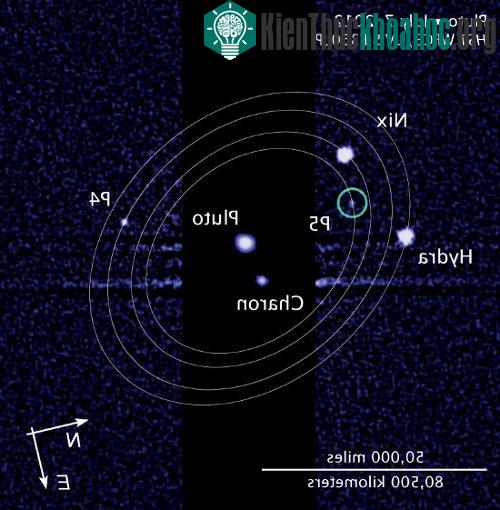Pluto và các mặt trăng - (Ảnh: NASA/ESA)
