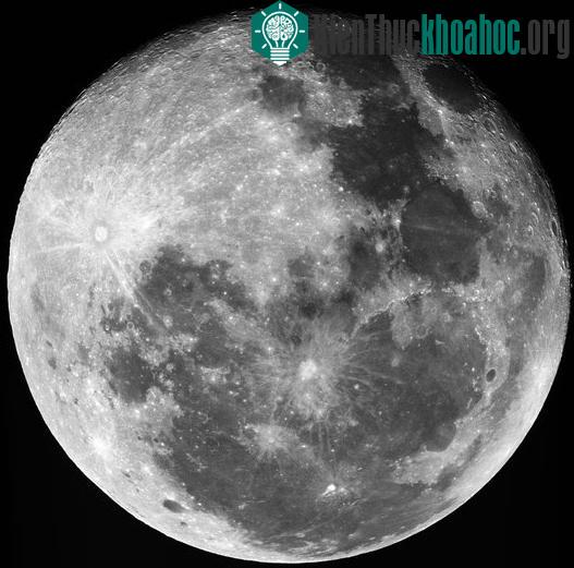 Bề mặt mặt trăng lồi lõi vì va chạm với thiên thạch.