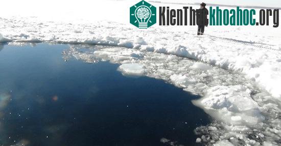 Các thợ lặn không tìm thấy dấu vết thiên thạch tại hồ vùng Urals. (Ảnh: RIA Novosti)