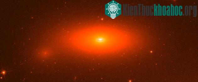 Thiên hà đĩa NGC 1277 đã lọt vào kính không gian Hubble - (Ảnh: NASA)