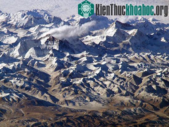 Đỉnh Everest chụp từ vũ trụ
