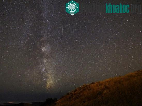 Hình ảnh ghi lại trận mưa sao băng Perseids diễn ra gần Palo Alto, California (Mỹ) hôm 12/8/2012