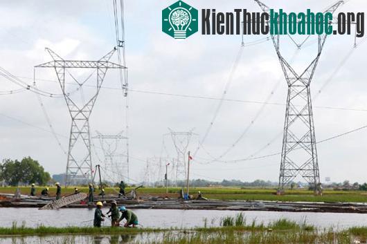 Đường dây 500KV sẽ là đối tượng tác động của bão từ. (Ảnh: Ngọc Hà/TTXVN)