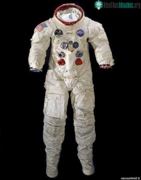 Bộ quần áo của phi hành gia Neil Armstrong, người đàn ông đầu tiên đặt chân xuống mặt trăng.