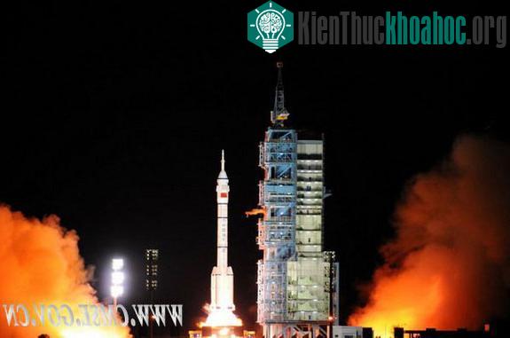 Trung Quốc phóng thành công tàu Thần châu 8 với sứ mệnh kết nối tự động hai lần với phòng thí nghiệm Thiên cung 1 trên không gian.