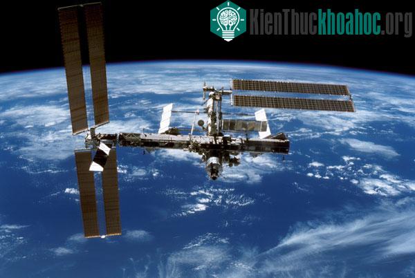 Hiện trên ISS có ba phi hành gia làm việc
