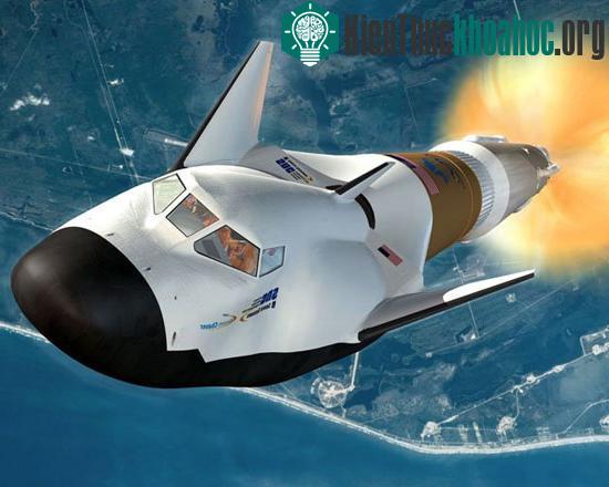 Mô hình tàu không gian Dream Chaser - (Ảnh: SNC)