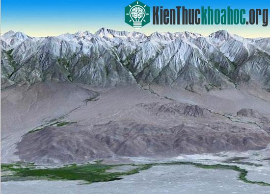 Ảnh chụp ngọn núi Whitney ở bang California bằng thiết bị ASTER - (Ảnh: NASA)