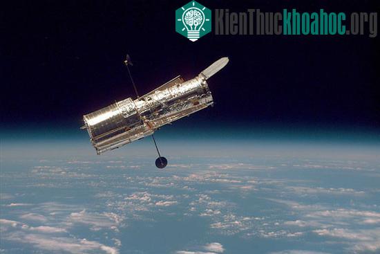 Kính thiên văn không gian Hubble và các vệ tinh nhân tạo trên quỹ đạo thấp của trái đất có thể bị phá hoại bởi siêu bão từ. (Ảnh: NASA)