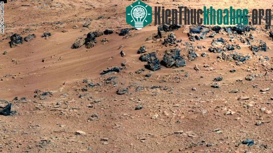 Curiosity sẽ lấy cát ở khu vực trong ảnh để phân tích. (Ảnh: NASA)