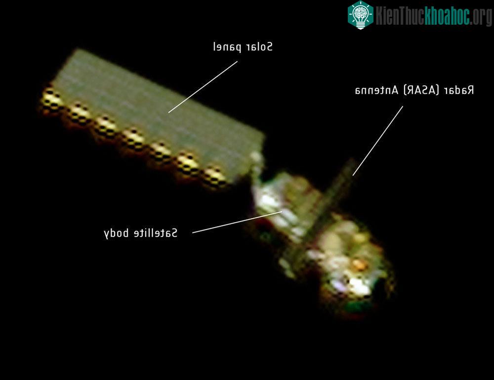 Vệ tinh Envisat trông khá rõ nét trong bức ảnh do vệ tinh Pleiades ghi lại vào ngày 15/4