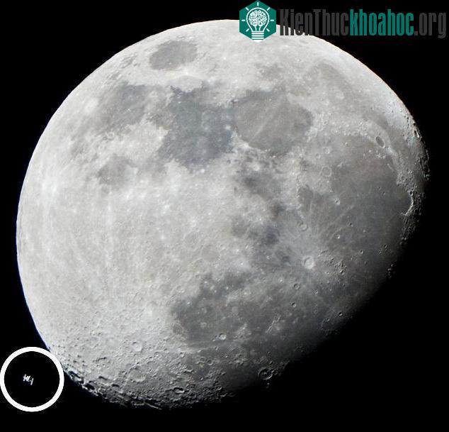 Bức ảnh Trạm ISS bay ngang qua Mặt trăng do Lauren chụp được. (Ảnh: Daily Mail)