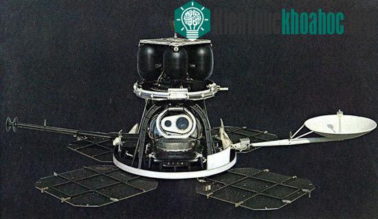 Tàu con thoi Lunar Orbiter, thực chất là “một cỗ máy chụp hình bay khổng lồ”. (Ảnh: NASA)