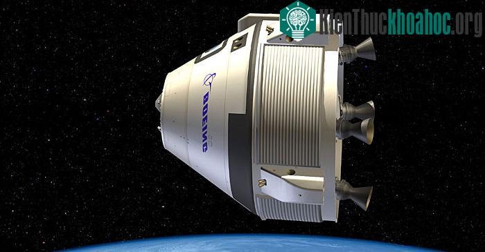 Mô hình phi thuyền Crew Space Transportation mà Boeing đang chế tạo nhằm đưa người lên ISS.