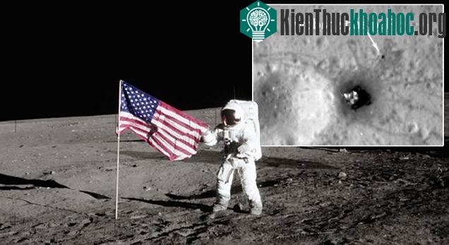 Một bức ảnh của tàu Lunar Reconnaissance Orbiter cho thấy bóng của lá cờ mà các phi hành gia cắm trong chuyến đổ bộ của tàu Apollo 16 lên mặt trăng vào năm 1972.