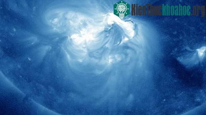 Hình ảnh luồng lửa mạnh phát ra từ Mặt trời hôm 12/7 - (Ảnh: NASA)