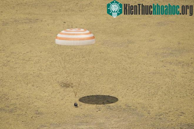Tàu Soyuz TMA-03M (Nga) trở về Trái đất an toàn - (Ảnh: NASA, Bill Ingalls)