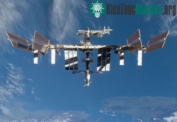 Hiện trên ISS có sáu phi hành gia làm việc