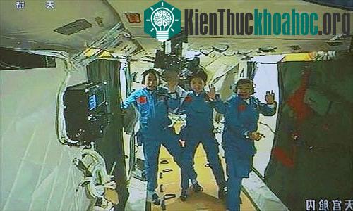 Sau đó nữ phi hành gia Liu Yang mới vào Thiên Cung-1