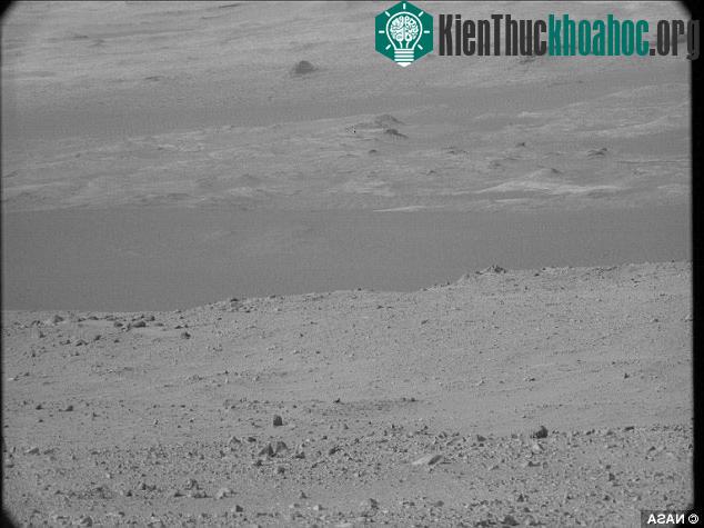 Nasa không cung cấp thông tin gì về hình ảnh nhưng đã hứa công bố từng bức ảnh một từ hành tinh Đỏ ở một góc độ đặc biệt.