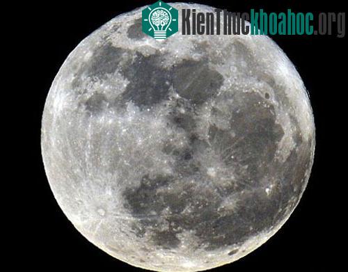 Nước dưới bề mặt của Mặt trăng nhiều hơn chúng ta nghĩ