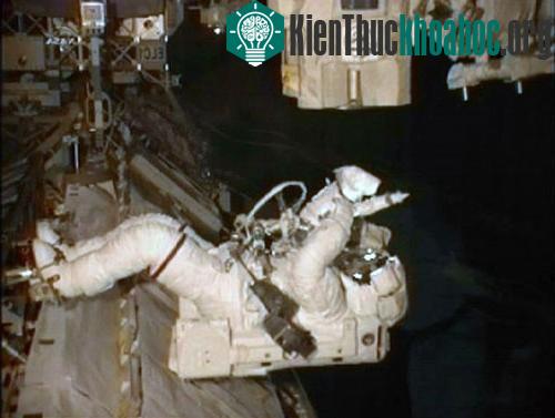 Chuyến đi bộ thứ hai của phi hành gia tàu Endeavour ảnh 0