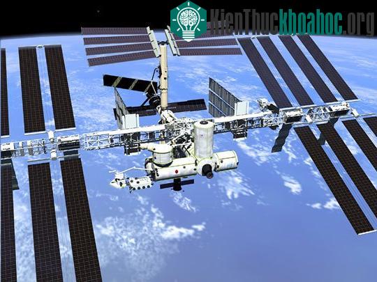 ISS được nâng lên 4,2km ảnh 0