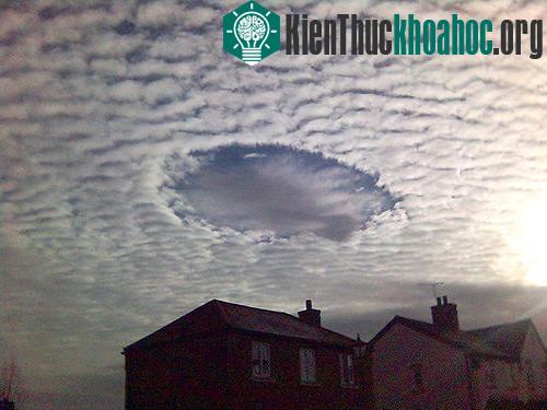 Tiểu hành tinh rơi xuống biển sẽ gây thủng tầng ozone ảnh 0