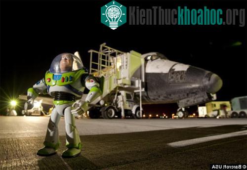 “Phi hành gia” Buzz Lightyear ở trong không gian lâu nhất ảnh 0
