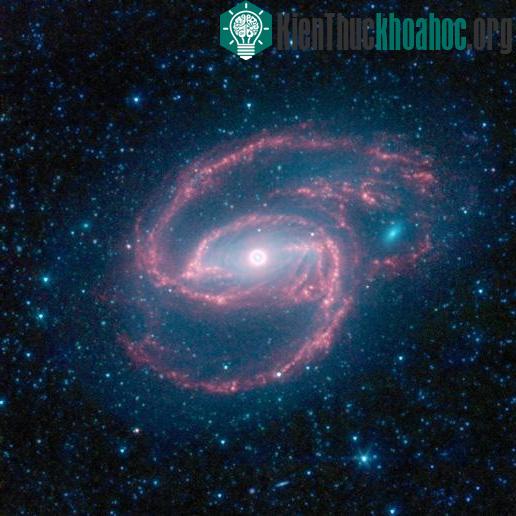 Spitzer chụp được một thiên hà có hình thù kì lạ ảnh 0
