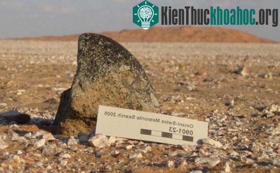Tìm kiếm thiên thạch ở sa mạc của tiểu vương quốc Ô-man ảnh 0