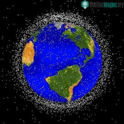 Mối nguy hiểm từ rác vũ trụ cho đoàn sửa chữa Hubble ảnh 0