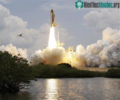 Hiểm họa rình rập tàu con thoi Mỹ ảnh 0